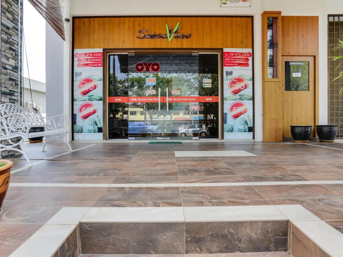 Oyo 89617 Selesa View Hotel Bukit Gambir Exterior photo